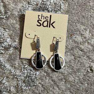 ❤️❤️Chic Black and Silver Toned Earrings❤️❤️